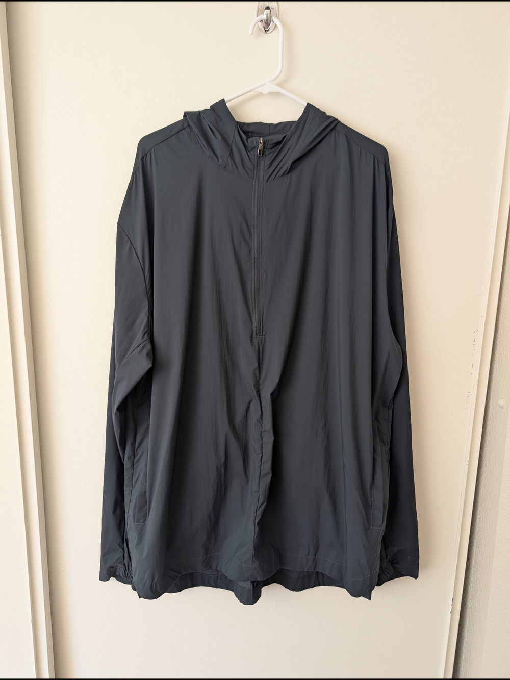 lululemon athletica Men Large Quarter Zip Windbreaker Gray Activewear Athleisure
